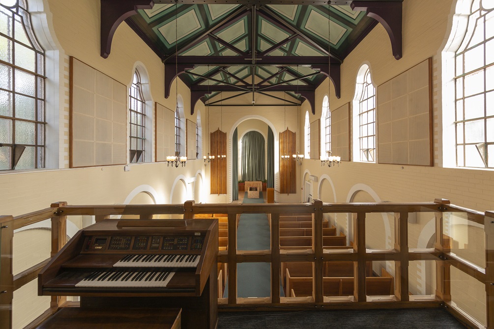 Organ on mezzanine