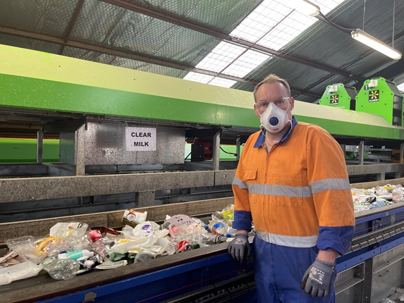 OJI conveyer belt for manual sorting of recycling