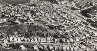 An aerial black and white photo of Island Bay looking over Jackson Street.