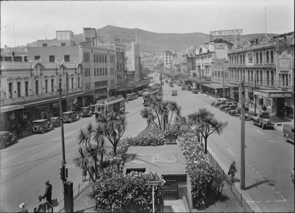 Courtenay Place underground toilets 1930-37 Natlib ref 1/2-041049-G