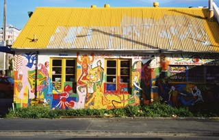 Spinnable Smith Laundrette, 2001