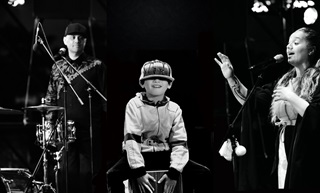 Wai music group performing.