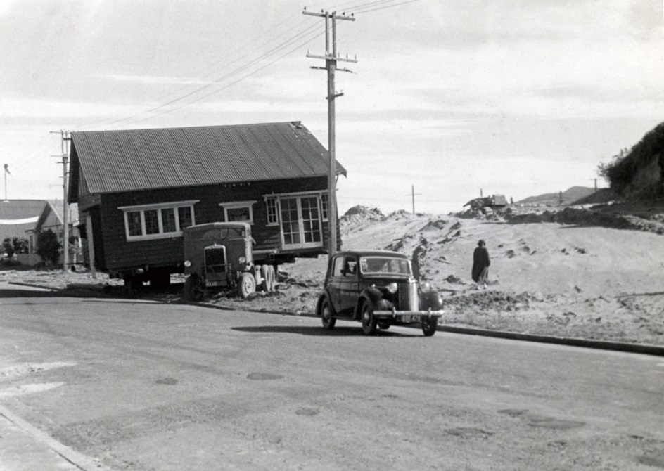 House in Calabar Road being moved