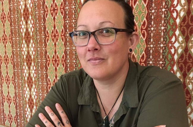 Sharing stories of whānau and wāhine through clay