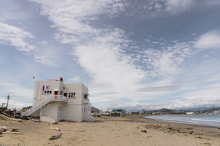 Lyall bay with maranui cafe on the left hand side.