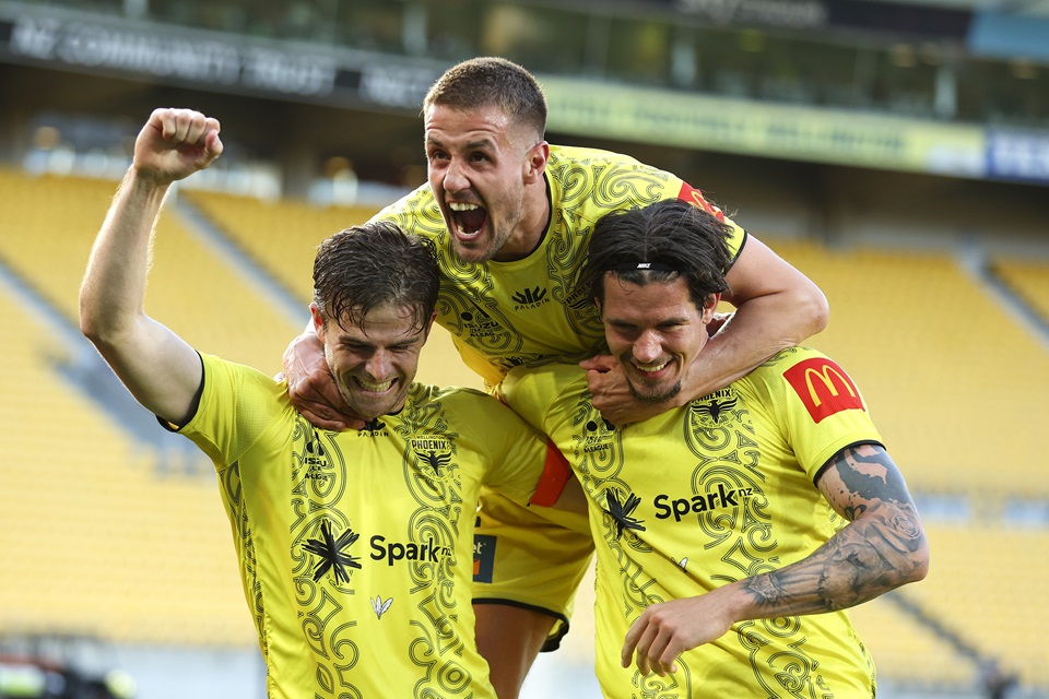 Members of Wellington Phoenix celebrating at Sky Stadium credit Hagen Hopkins