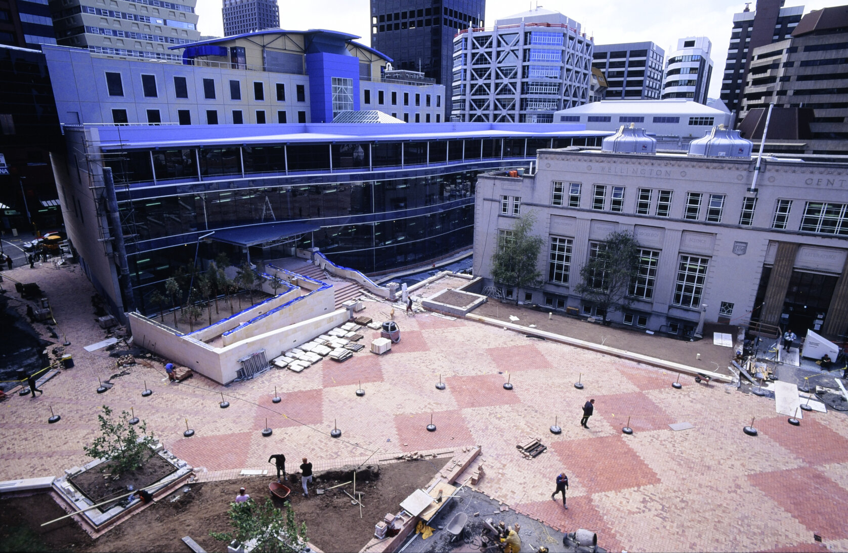 Civic Square during reconstruction in 1989 with City Gallery and Te Matapihi in the background.