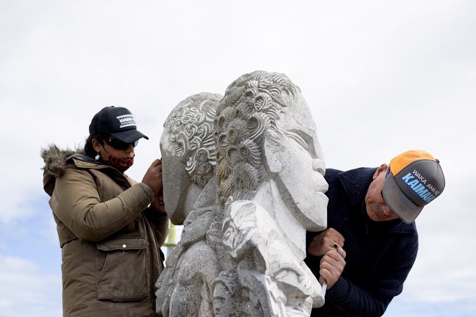 Ariki and Matahi carving into both Te Rauparaha and Rangihaeata 