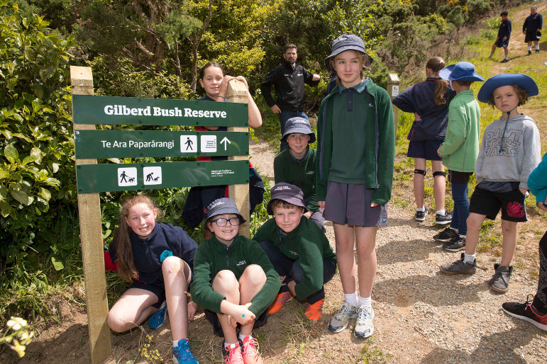 A group of children from Newlands Primary School at Te Ara Paparārangi track.