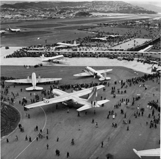 Source: Alexander Turnbull Library. Permission of the Alexander Turnbull Library, Wellington, New Zealand, must be obtained before any re-use of this image.