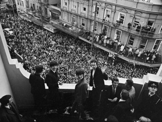 The Beatles on the balcony of the Hotel St George, circa 20 June 1964, during their New Zealand tour. Photo by Morrie Hill.