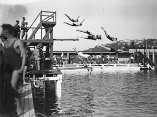 Te Aro Baths in Oriental Bay, circa 1926. Photo by Sydney Charles.